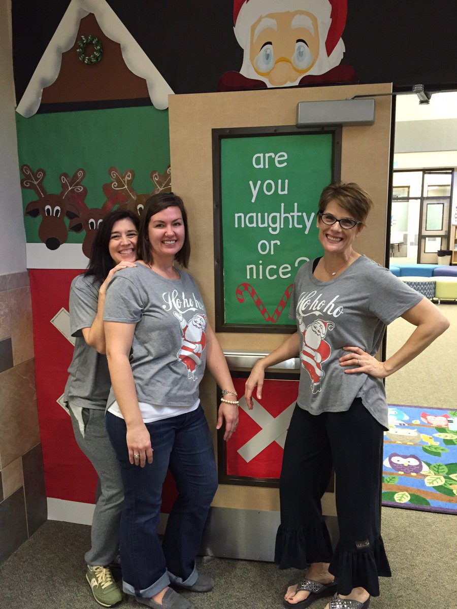 LibraryShellyL's tweet image. We have the best library volunteers! #BookRetrievers #JRERocks