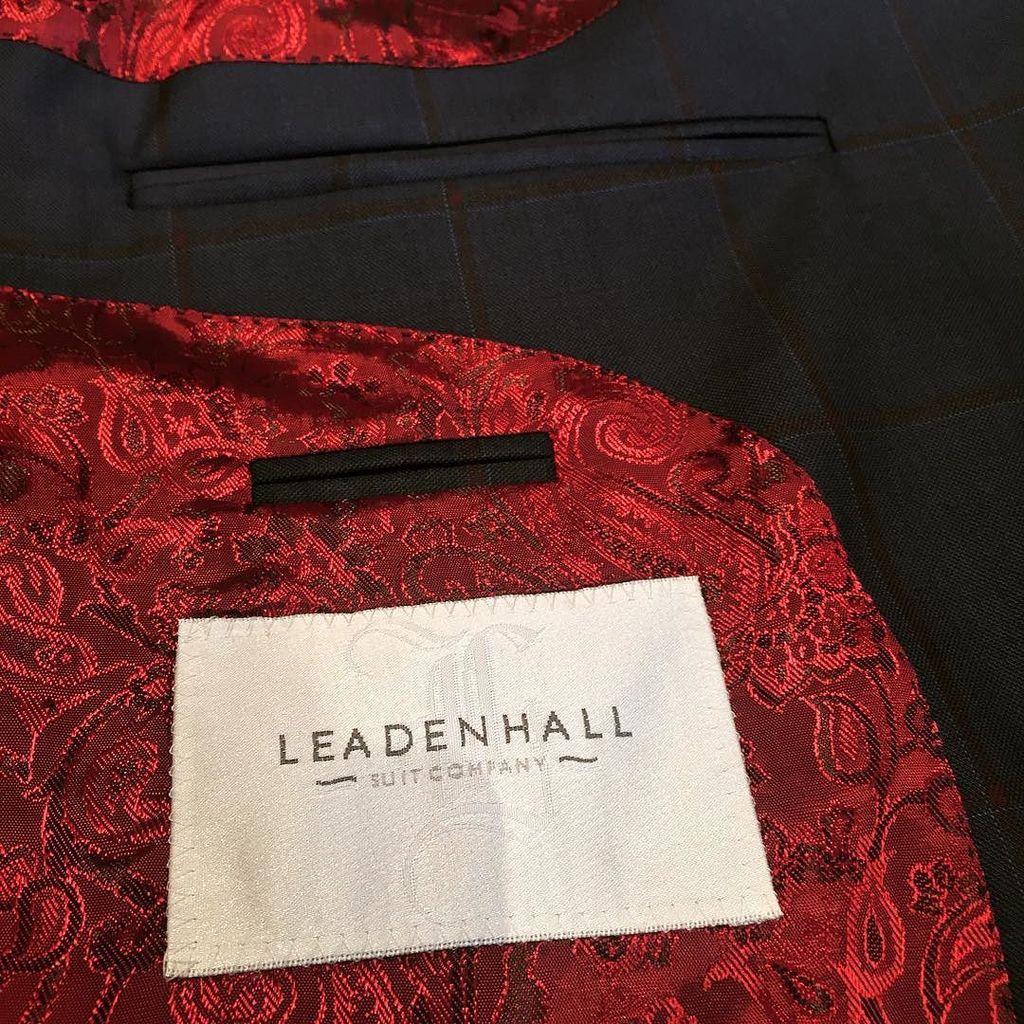 clino_ch's tweet photo. Bespoke suit Paisley lining.
#sumisura #madetomeasure #madetoorder #suit #suitlining #besp⦠https://t.co/TiSXYWNnUG https://t.co/zJ3ApscaGq