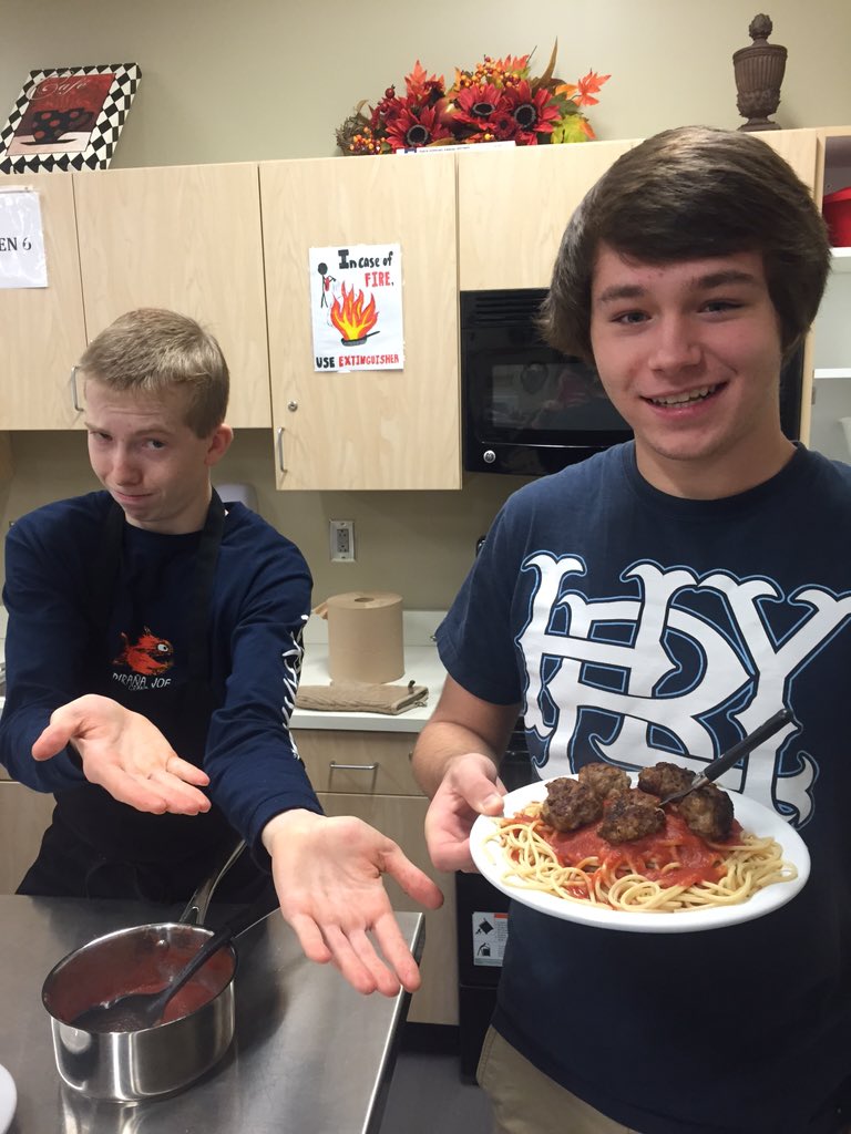 mrsmorganjhs's tweet photo. Foods I - homemade spaghetti sauce and meatballs last week!! https://t.co/VeJzwipMLI