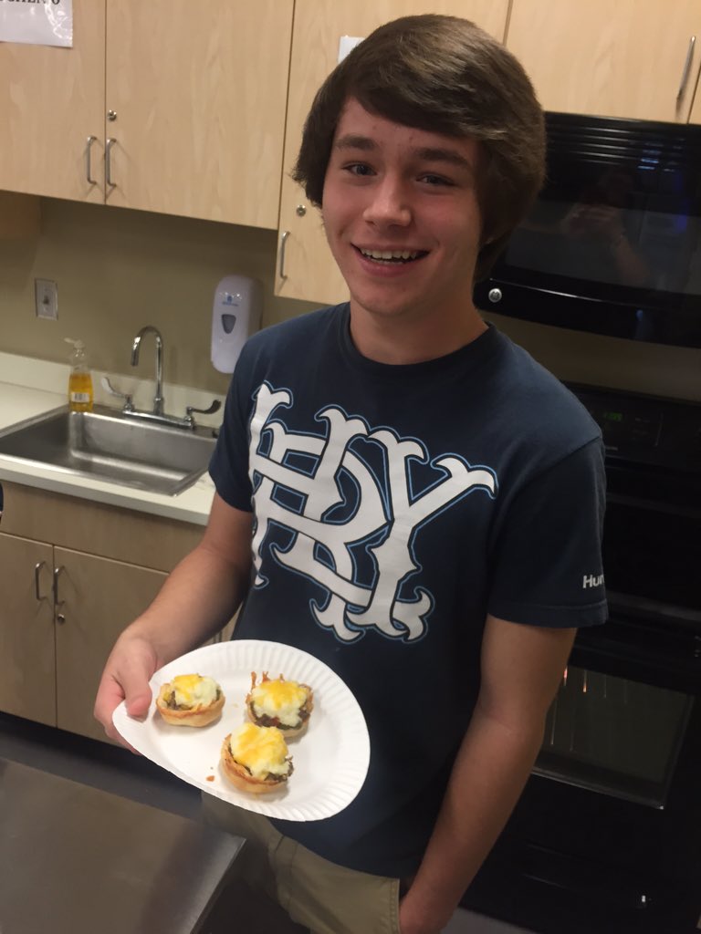 mrsmorganjhs's tweet photo. Foods I - mini Shepard pies!! https://t.co/uBjG08YVty