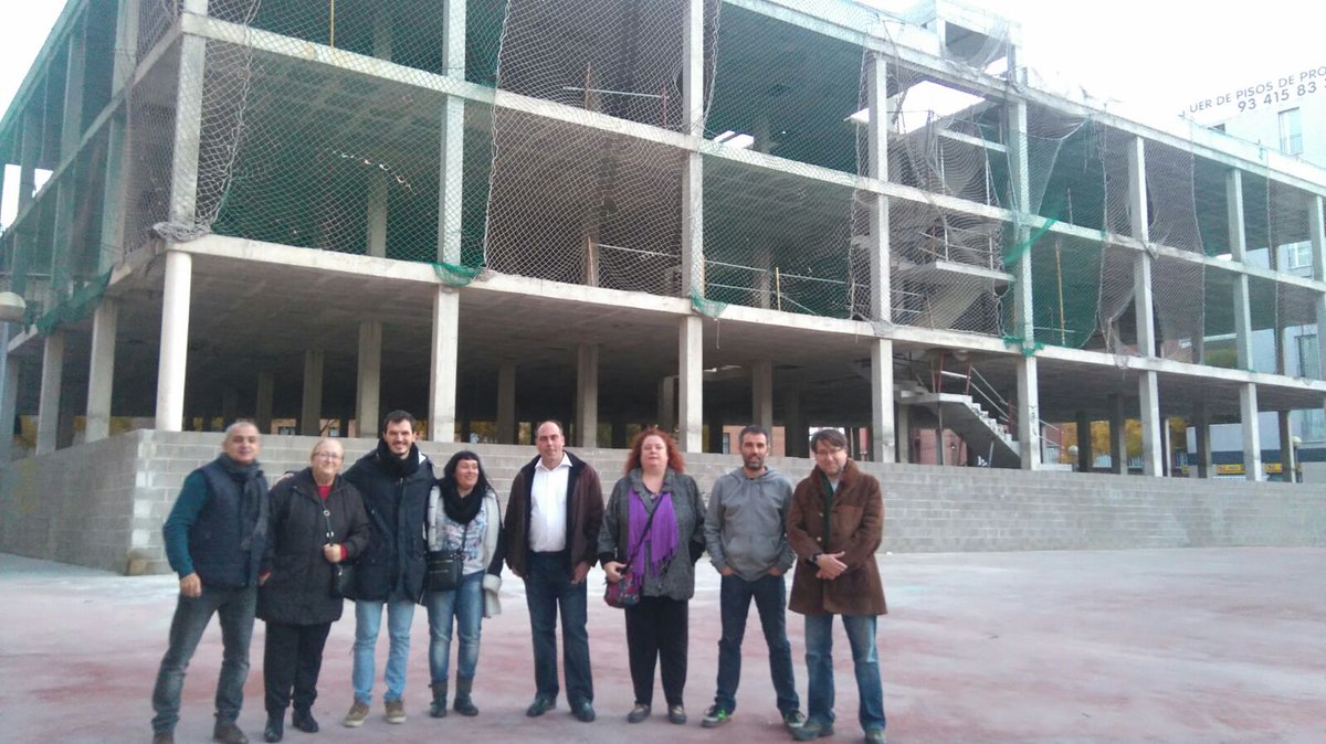 A #SantAdrià <a href="/EnComu_Podem/">Comuns__Cat</a> desenterramos un Cadáver Immobiliario
<a href="/CadaveresInmob/">Cadáver Inmobiliario</a> la burbuja que provocó la crisis