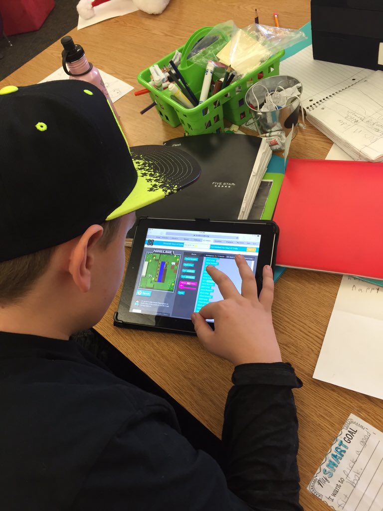 ZavTop4's tweet image. Enjoying our #HourOfCode with some Flappy Bird, Minecraft and Star Wars! #codingrocks
