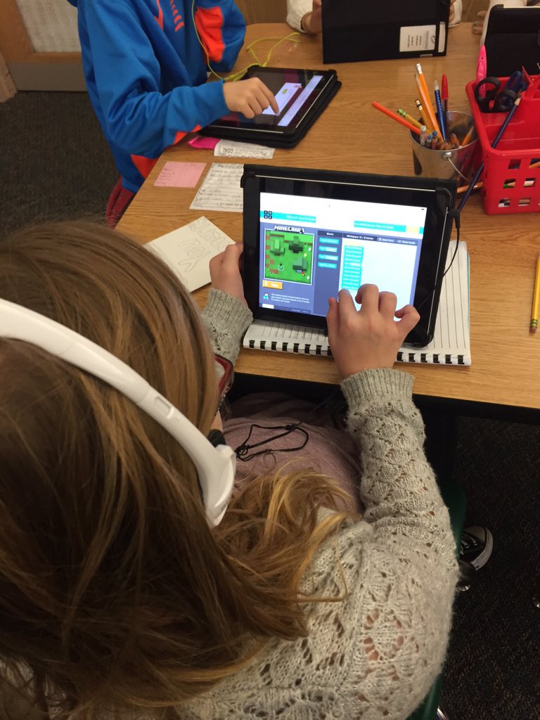 ZavTop4's tweet image. Enjoying our #HourOfCode with some Flappy Bird, Minecraft and Star Wars! #codingrocks