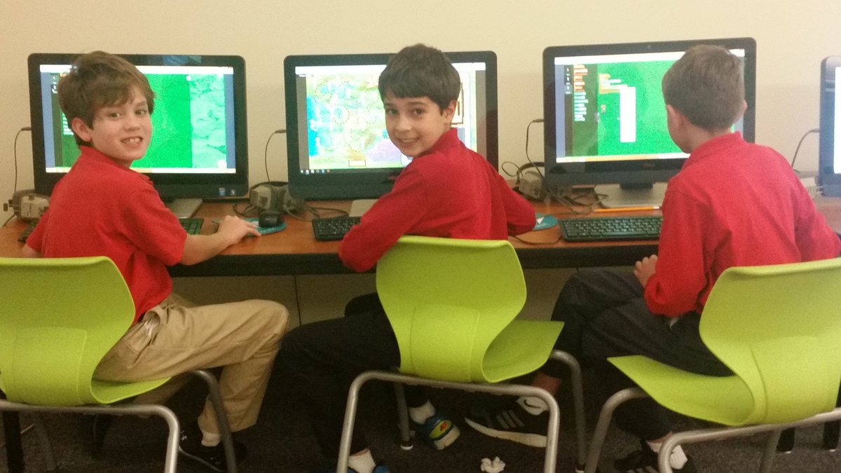 OZunbound's tweet image. These three learned to write code for pvp!! ♡ #davis5 #HourOfCode #codecommander