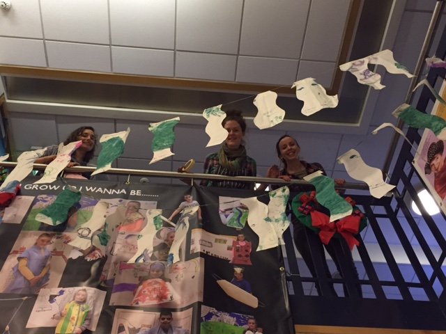 SpectrumBelfast's tweet image. Its beginning 2 look a lot like Christmas #ArtDen icicles looking cool! Thnx @artworkTC @emmaartworking @SandrarArt