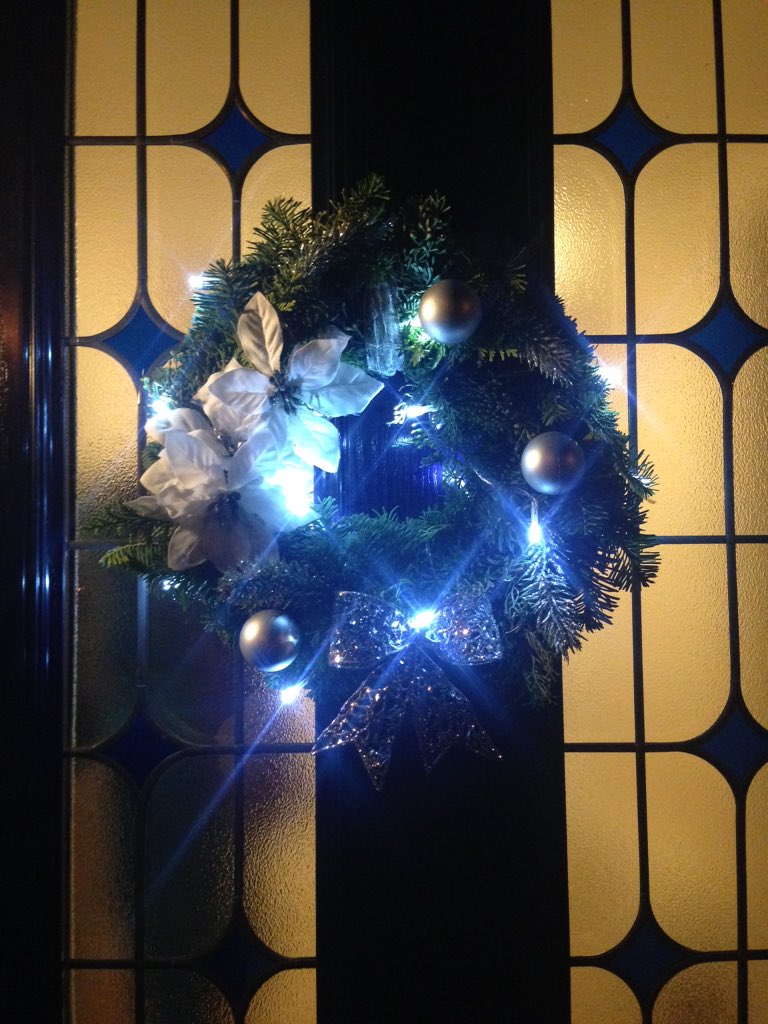 Anna_Saunders's tweet photo. @SIACommunitySta my homemade wreath is up adding sparkle to my street #christmaslight text CSIA01 £2 to 70070 https://t.co/VtAIZgmT3f