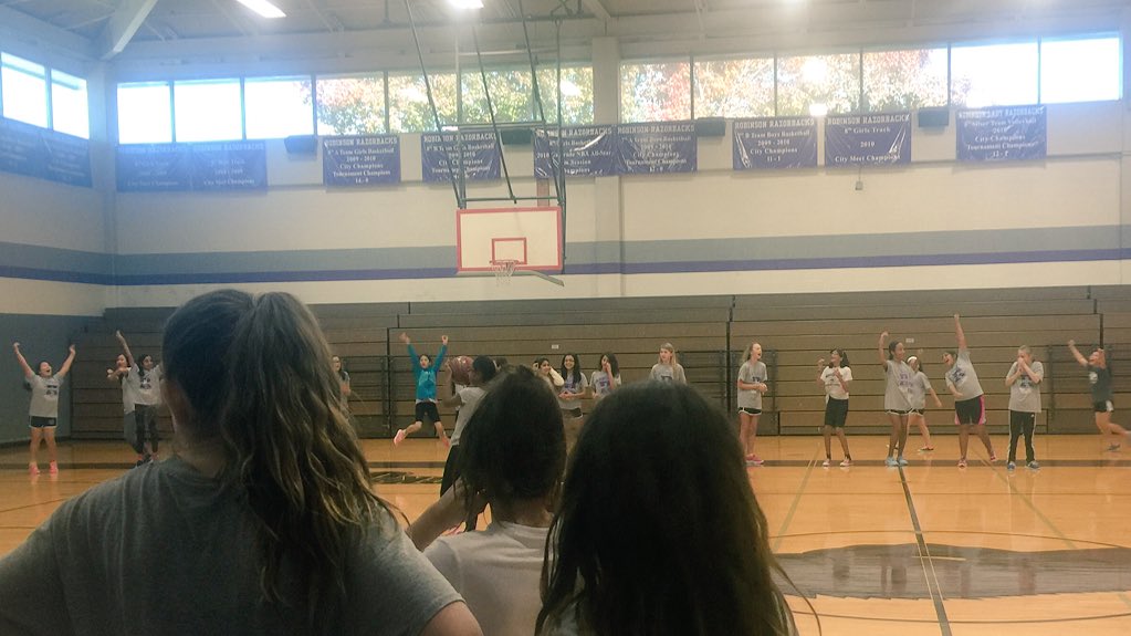 PE_RMS's tweet photo. I love capturing the excitement during games! #fistpumps #robinsonPE #spotshooting https://t.co/niDDCrGkM4