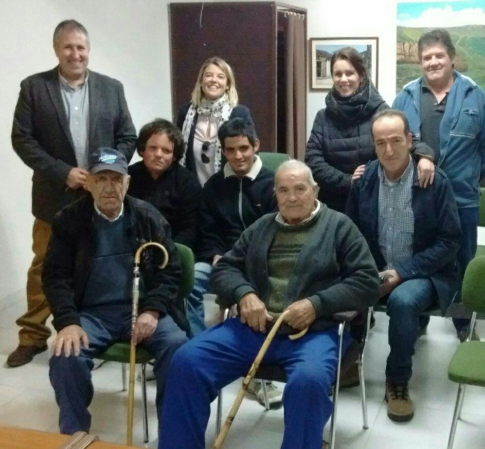 PPopularAvila's tweet photo. En #Blascomillán  #HerrerosDeSuso y #Vita @RuthRuthpindado ha afirmado que habrá más recursos para las becas #20D https://t.co/0FCdA6ZPpB
