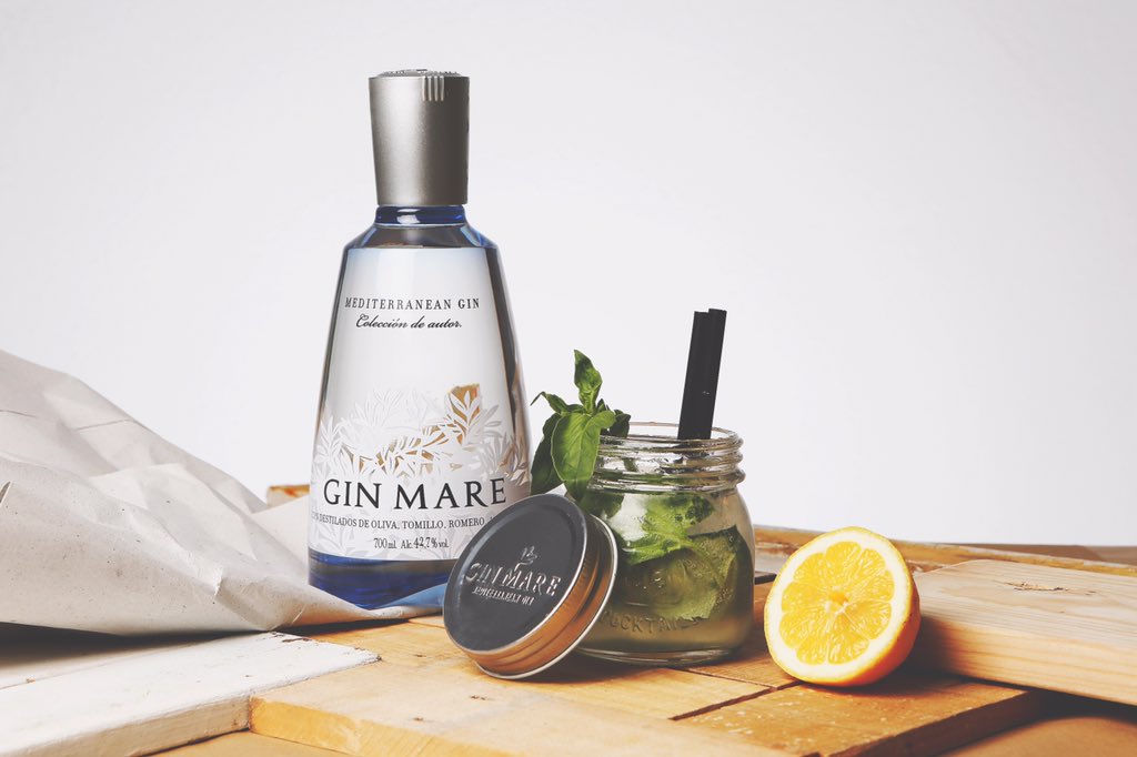 Jueves 10 de Diciembre, de 23:00 a 1:00 #cocteleria #ginmare #ronkraken #ginclubmenora #copasdiferentes