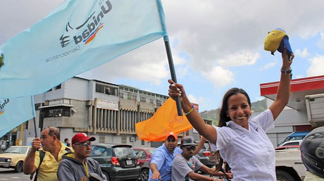 ElNacionalWeb's tweet photo. Marialbert Barrios, la joven que desplazó al chavismo en el oeste de Caracas https://t.co/7xbX8GpRRv https://t.co/LWVzCjULcf