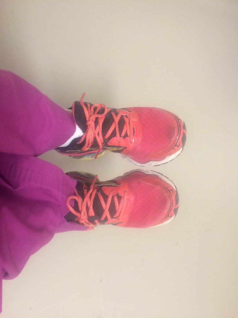 tri_chat's tweet image. Sometimes you just need the right shoes at work for a quicki workout.#miniworkout #activemomma #getfit