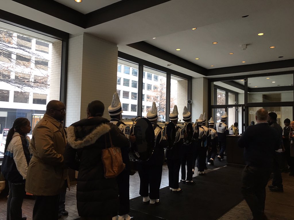 DorisTruong's tweet image. The band's all here for @washingtonpost send-off. #postmove