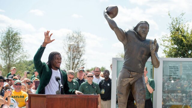 RG3Foundation's tweet photo. @BaylorProud any answer that isn't "Because it's the best University on the planet" is wrong! #SicEm #BecauseBaylor https://t.co/s11MT5dpn6