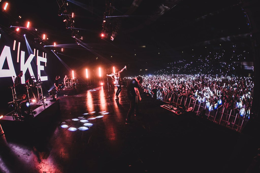 bmthofficial's tweet image. MOSCOW! Thank you! 🇷🇺☔️

📷 - @ashleyophoto