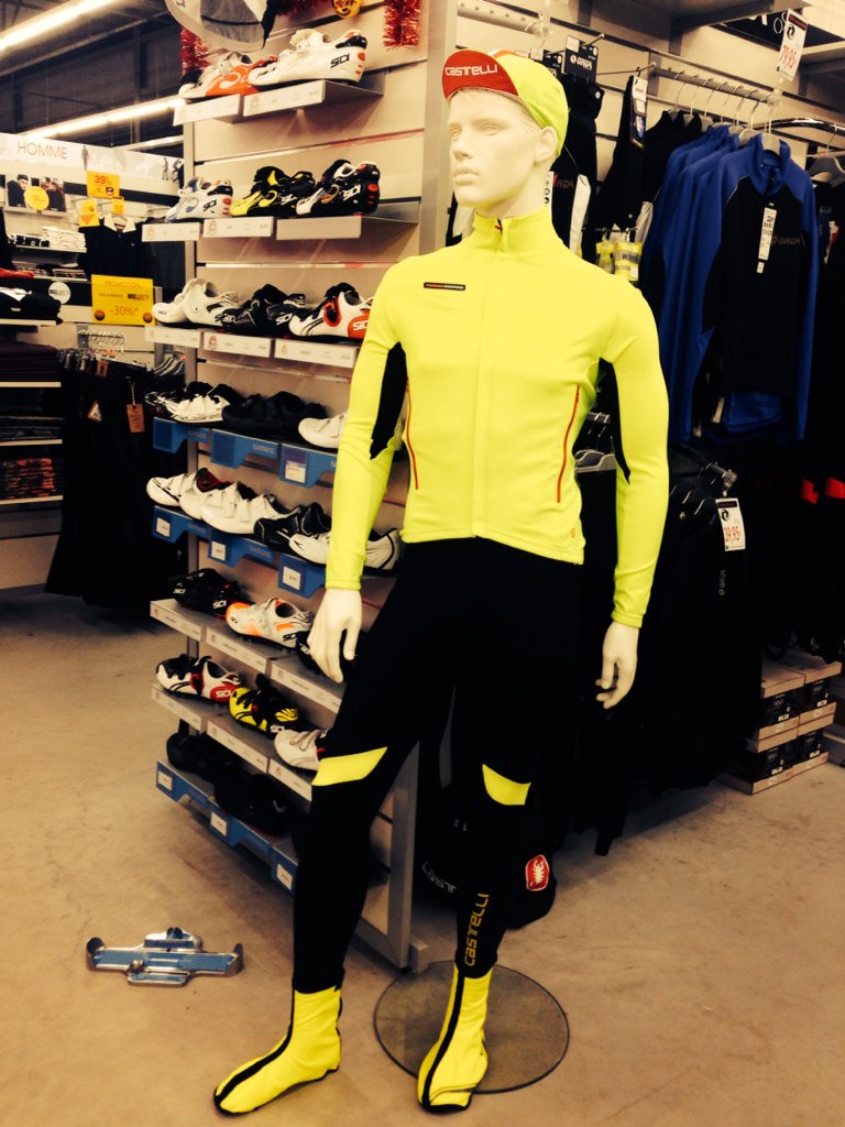 mondobike86's tweet photo. Classe ! @CastelliCycling @daggDistrib https://t.co/sYtFzAKT9w