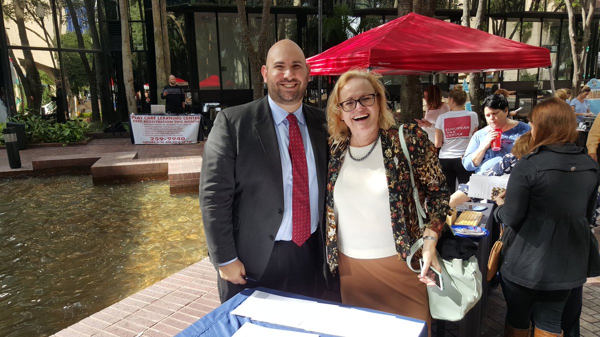 PopShopTpa's tweet photo. The voice of @Tampasdowntown chatting with Craig of @PopShopTpa  at today's #PopShopTampa #DowntownTampa https://t.co/yHKrxiqaKp