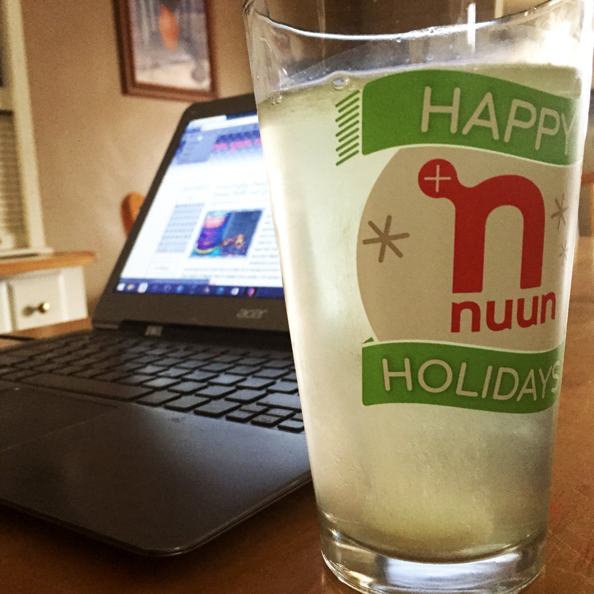nuunhydration's tweet image. What's your fave holiday-themed race? Follow+RT+Answer for a chance to win a holiday combo pack! #afternuundelight