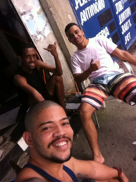 juanaquin010's tweet photo. @Betinho7723 @ThVerdelho @CarlosH88872641 vem q a e a rapeize ta o aço no 🍻🍻🍻 https://t.co/MRSTGYawJz