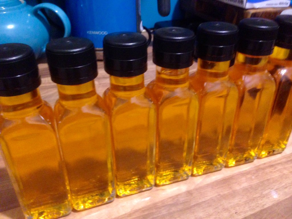 Rather hot #dorsetnaga #chilli #oil made with <a href="/Coldpressedoil/">Cold Pressed Oil Co</a> Hampshire rapeseed oil. Tasting good 😃