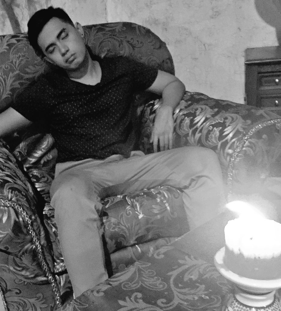 superjanella's tweet photo. Isang tulog nalang. #HauntedMansionBukasNa https://t.co/GfsQ6tdN8q