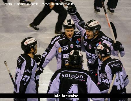 hockeyarchives's tweet photo. Ligue Magnus : Brest rigole à Grenoble https://t.co/1f0mFmuSXY https://t.co/7tSofvcPwT