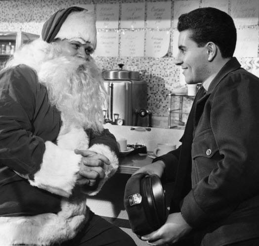 UPSjobs_UK's tweet photo. #tbt #Santa as a master of logistics is sharing his view on delivering packages #Santatalk https://t.co/QmLE9bHHRj