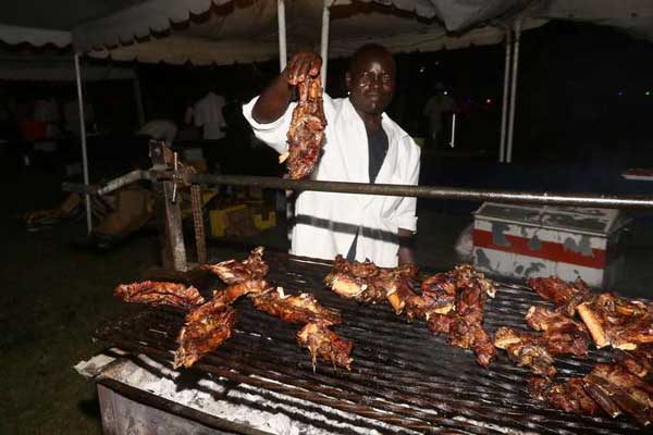 NationAfrica's tweet photo. How to stay healthy during Christmas, New Year festivities https://t.co/Ai82ImHb67 https://t.co/uPHadOIpTv
