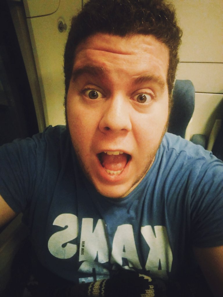 jgaigom's tweet photo. Bien de sueño en la primera, pero feliz por llegar a casa! 😊
Xmas time bitchhhhh 🎄⛄🎁❄🎄⛄🎁❄
#Nochebuena #xmasconflow https://t.co/oB8BXEIU4J