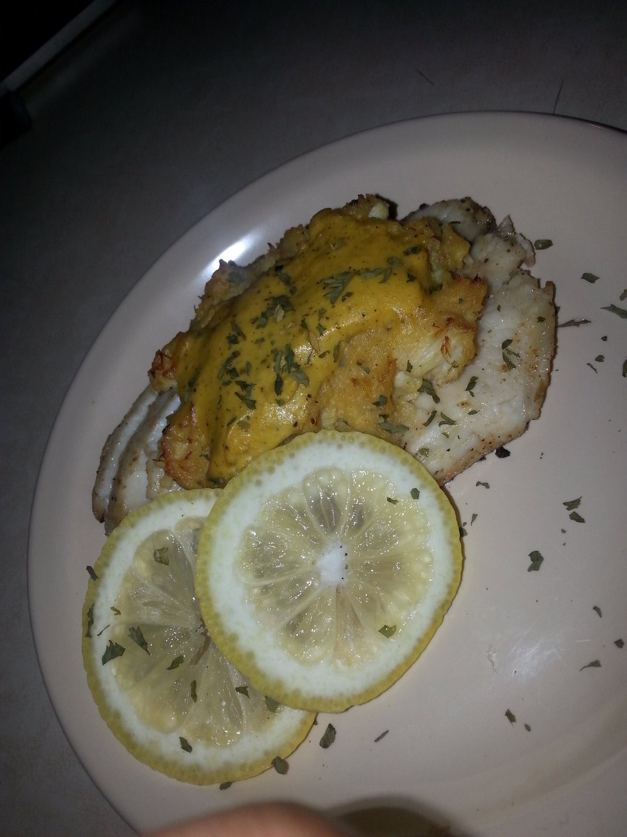 dickdamngood's tweet photo. @FoodPornPicz lemon butter tilapia with a crab Imperial to top it off https://t.co/TcMI4N3kZM