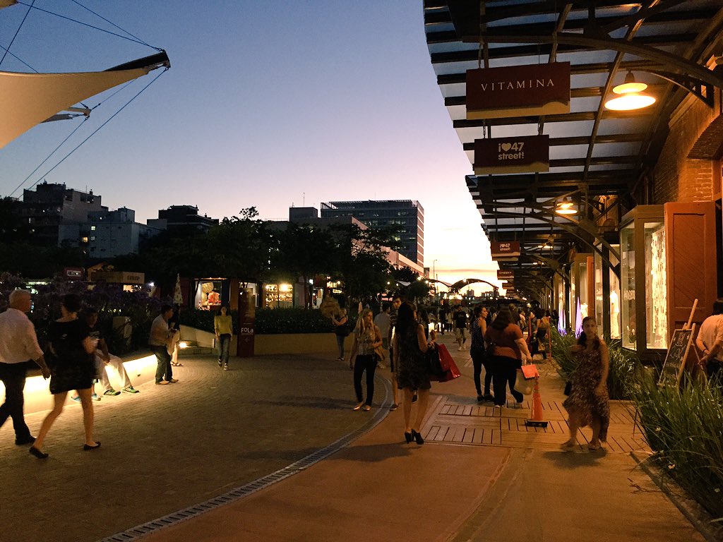 DistritoArcos's tweet photo. Nos despedimos de #OutletNight, pero nos reencontramos mañana con nuevos descuentos en #OutletDay #NocheShopping https://t.co/Qu8HWN462G