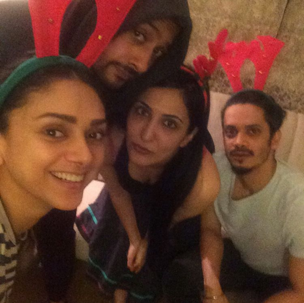Team_Aditi's tweet photo. Happy times. Channeling some Christmas joy with my favourite people ❤️😘 #raindeergames - @aditiraohydari #Throwback https://t.co/dzsYugGcM3