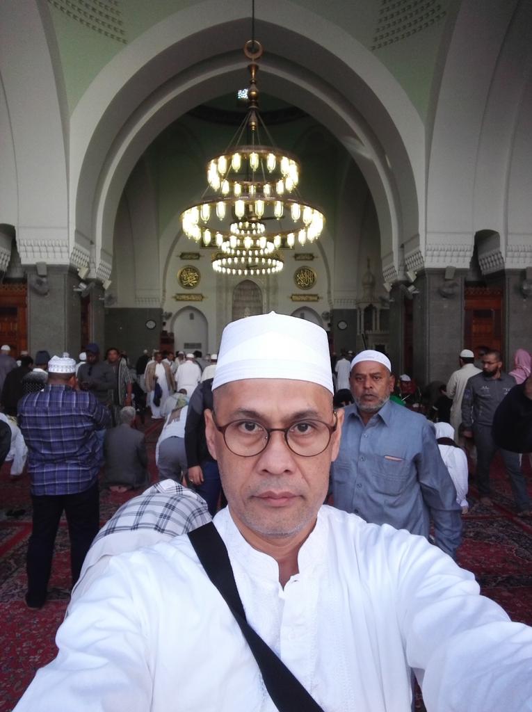 iwanpiliang7's tweet photo. Alhamdulillah usai shalat sunat di Masjid Quba, Masjid  pertama dibangun Rasulullah, Nabi Besar Muhammad SAW https://t.co/W0w2XCLELN