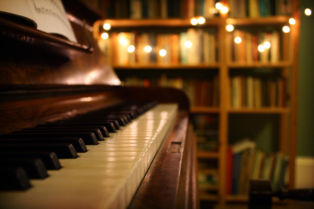 MartinCoUK's tweet image. IT&apos;S TOMORROW! Have a quick read of this post for some last minute hosting ideas: hubs.ly/H01zRc50