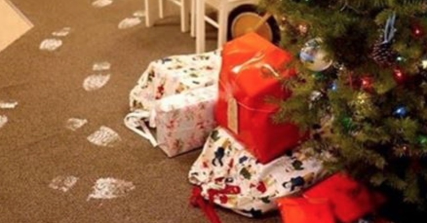 HPUKParents's tweet photo. How to make Santa footprints for kids this evening https://t.co/EzVCYr2917 https://t.co/jHnalOSudk