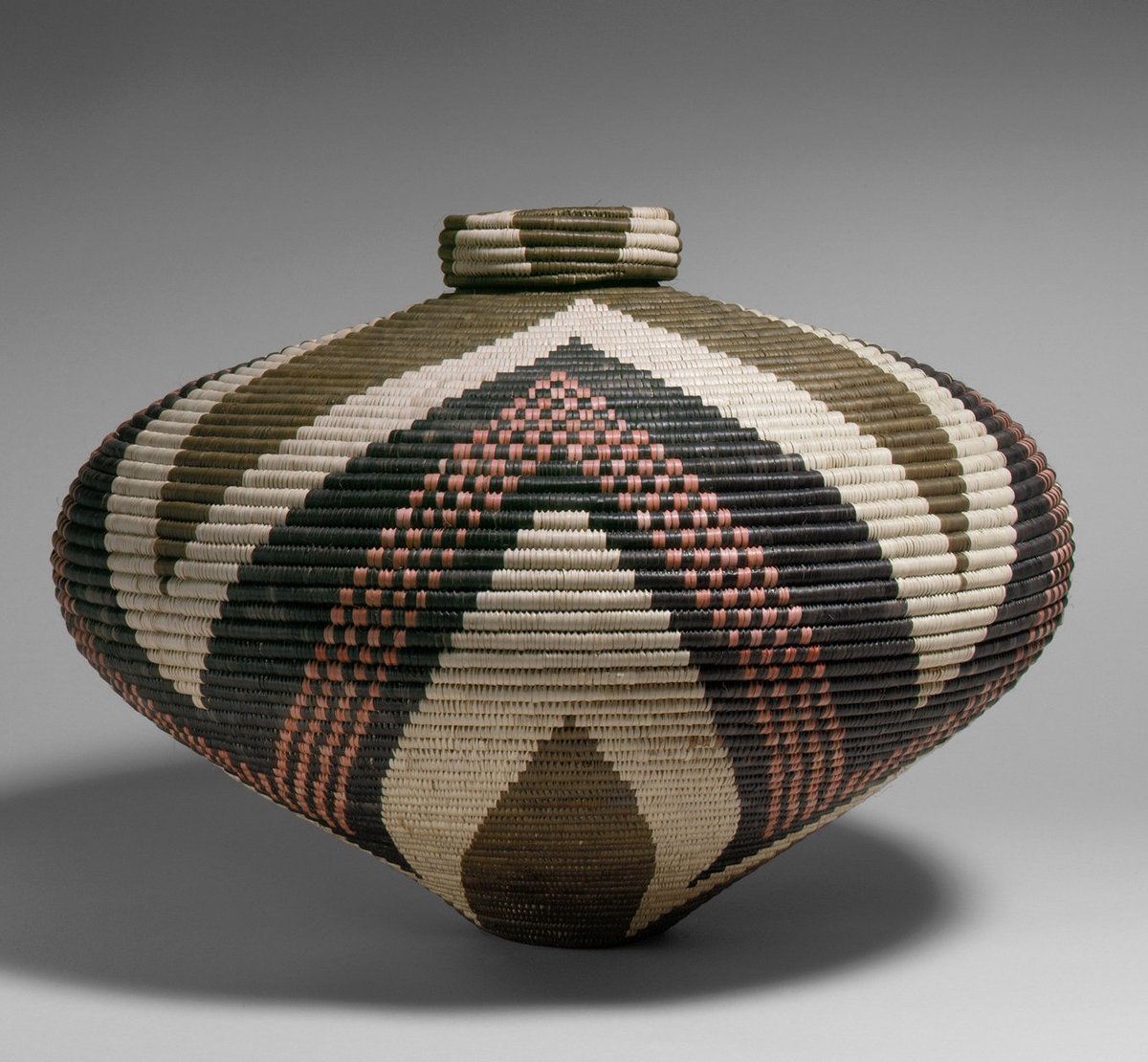 metmuseum's tweet photo. Lidded baskets are an important form of expression in South Africa's Kwazulu-Natal region. https://t.co/dBTwPEzmgG https://t.co/fVW7780vtZ