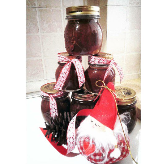 anto_doc's tweet photo. Barattolini homemade in partenza... 🎁🎁🎁 #xmasmood #natale2015 #belloebuono https://t.co/rmmAblzQsy