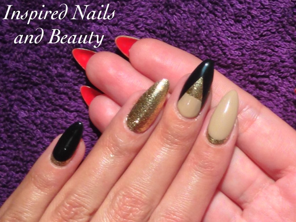 nails_inspired's tweet photo. Glitz and glam for the party season inspired by design on Google @_gel2 @magpie_beauty #gelpolish#nailart#sparkly https://t.co/Qct7kwXLir