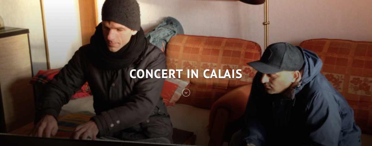 Konzert im Dschungel von #Calais bit.ly/22qlcz. #piano #classical #calaisjungle