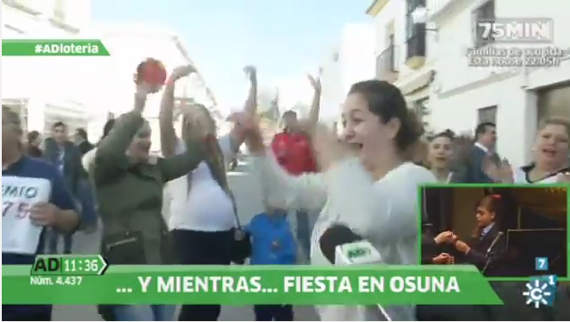 canalsur's tweet photo. Alegría en la localidad sevillana de #Osuna por el segundo premio #LoteriadeNavidad. Vídeo https://t.co/UZlOvdYMJZ https://t.co/kWsq7DZZKm