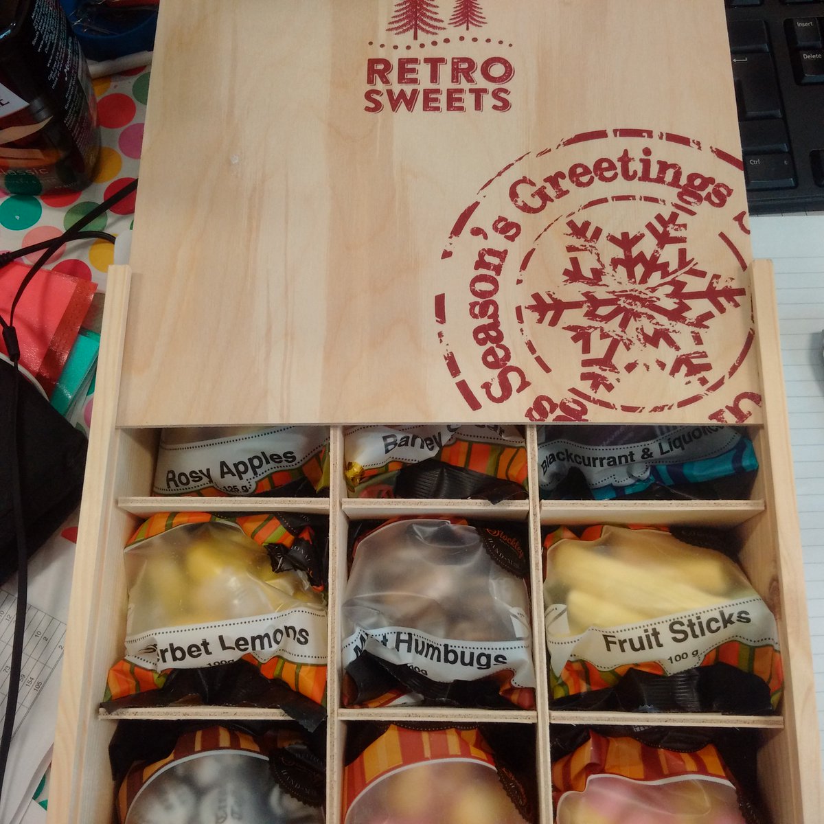 RichardLeeRead1's tweet image. Nice little @RetroSweets delivery from media publisher today! #MediaPerks #MediaFreebies #GetInMyBelly 😛😀👍