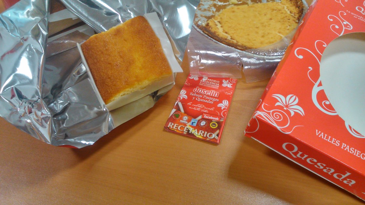 Que bien nos cuidan nuestros amigos de @SoftecInternet que nos han enviado sobaos y quesada pasiega por Navidad