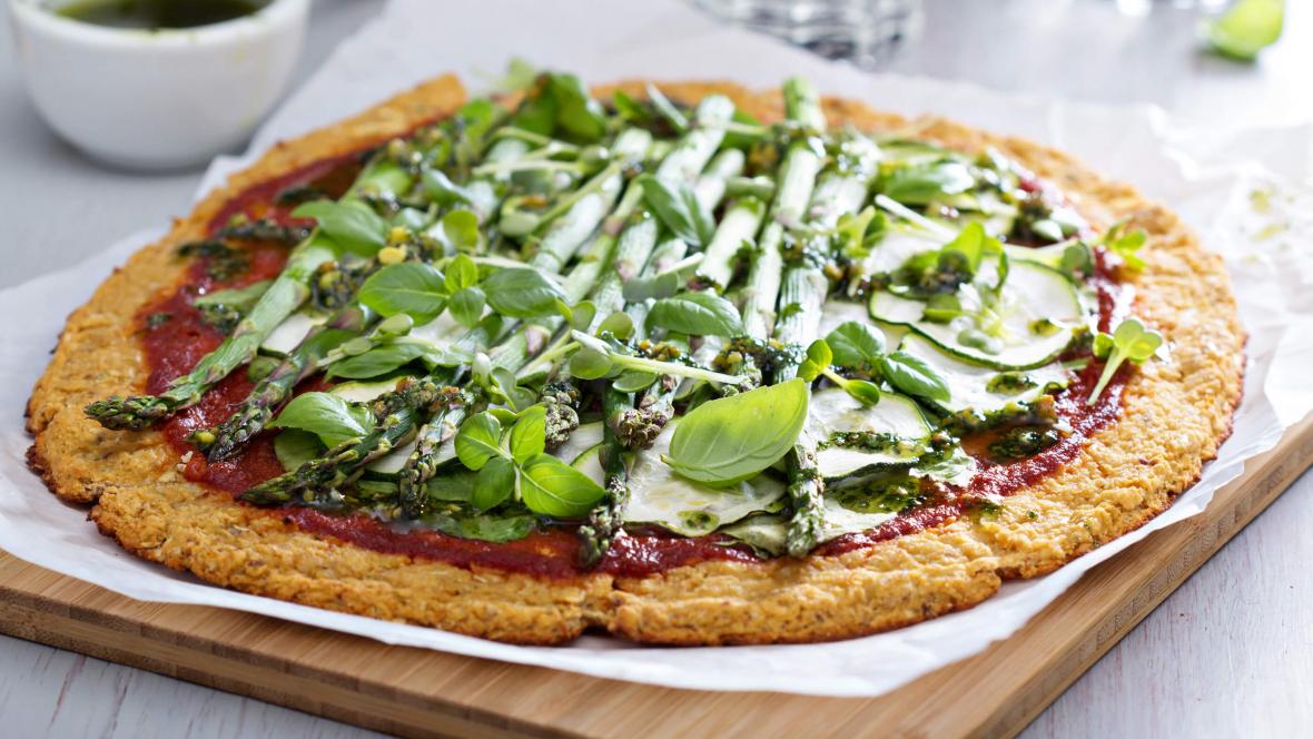 Looking for a healthy alternative to pizza? You gotta try this cauliflower pizza base!  bit.ly/1ImzGJX