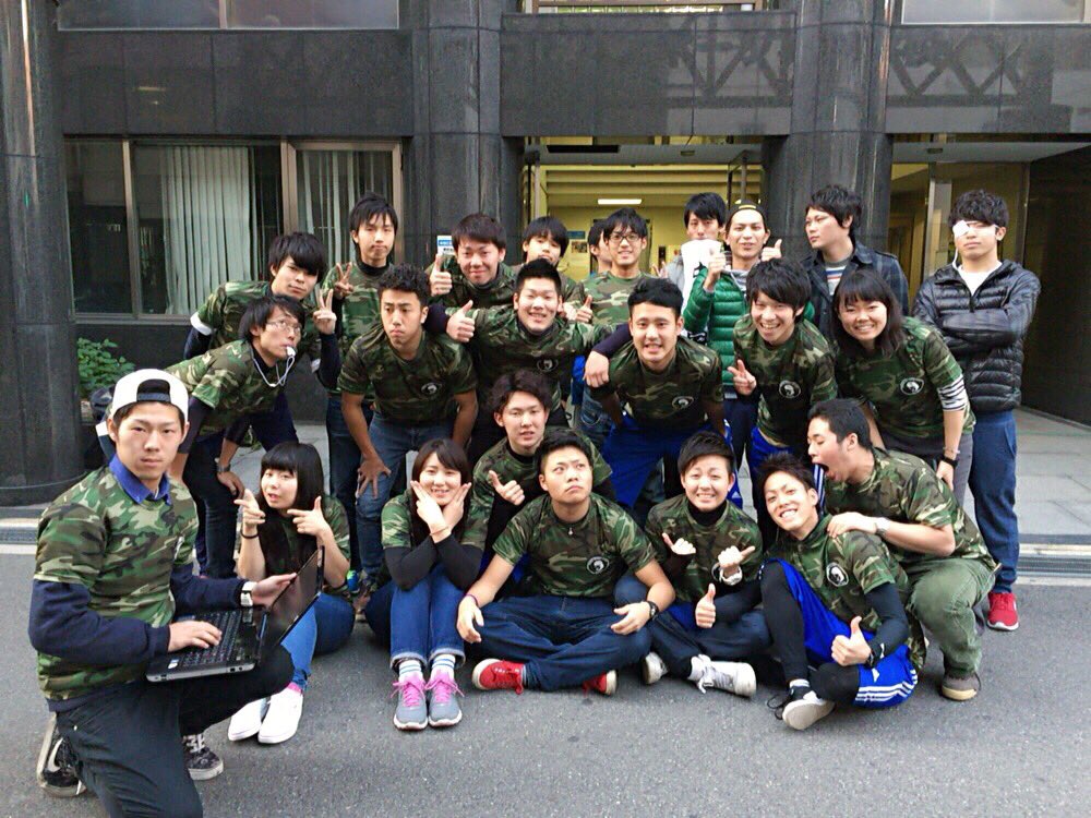 theMVCclass's tweet photo. 今日で今年の登校日が終わりました‼︎
最後は月に一度あるか無いかの
全員での集合写真☺︎
みなさん良いお年を♪(´ε` )
#ST2D
#中川クラス
#クラスTシャツ https://t.co/VVcn5Fn6TJ