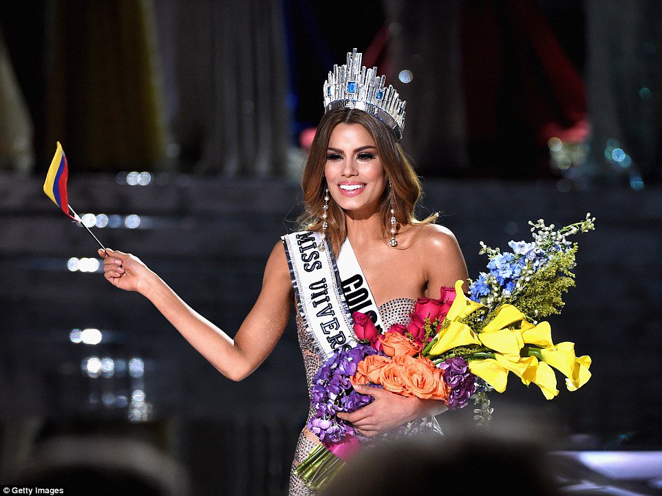 MISTER_GIA's tweet image. Miss Colombia celebrates her victory for more than two minutes VIDEO
NEWS ONLINE (G) gialoonline.blogspot.com/2015/12/miss-c…
