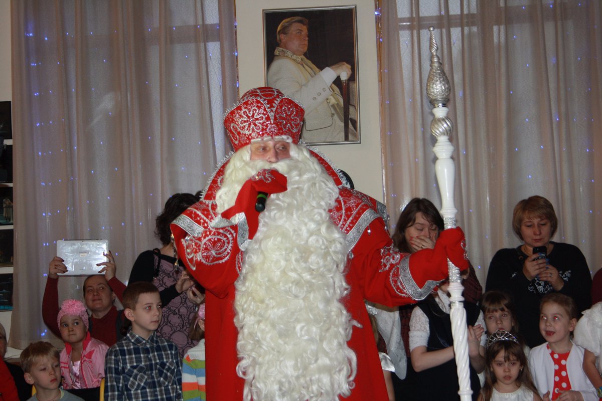 dedmorozrus's tweet photo. Я зажег первую Елку в#Самаре для детей-инвалидов в ТеатреСамарскаяПлощадь https://t.co/Dwe4O2C6n6