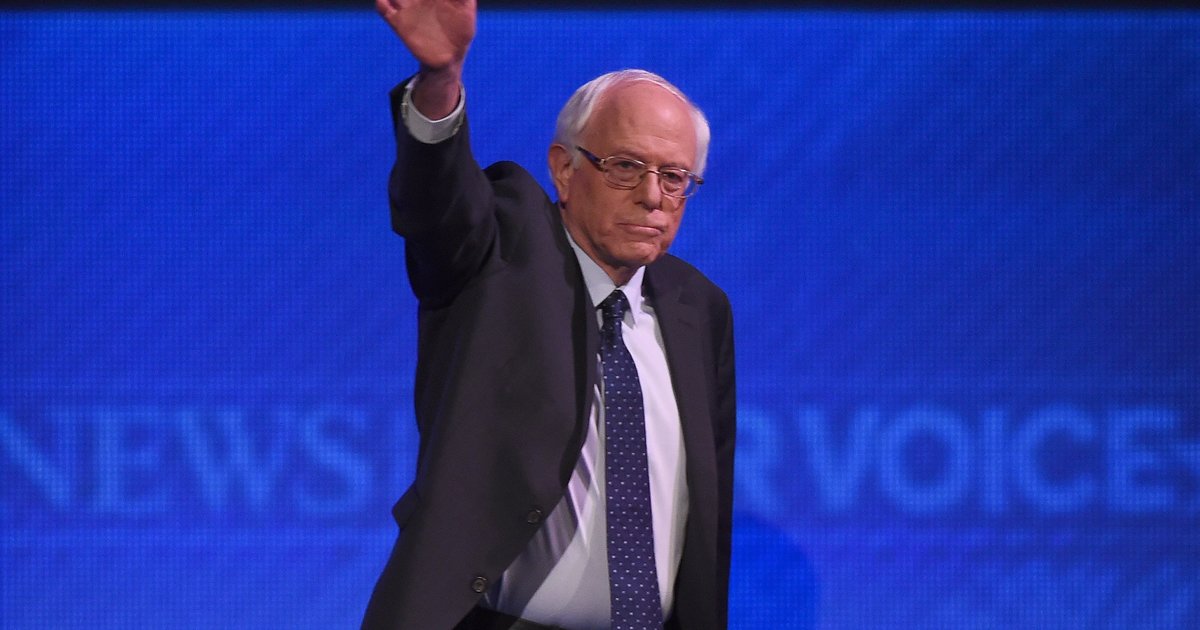 HuffPost's tweet photo. Bernie Sanders and Donald Trump actually agree on something https://t.co/el5kA6t2aD https://t.co/pKllsjJB1Z