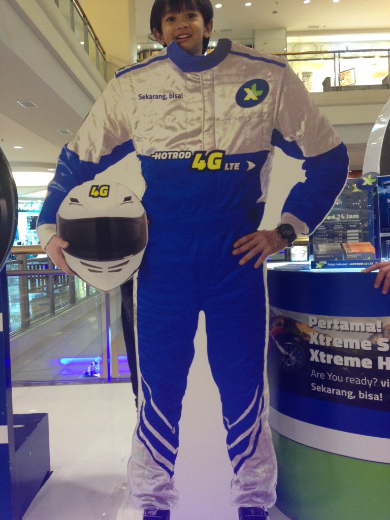 herinakula_id's tweet photo. #4GreatSpeed smilee #tamananggrekmall @XL123 https://t.co/RvrkZRqzdD