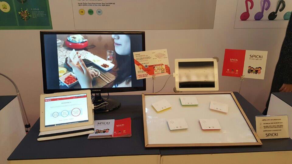 TheKoreaHerald's tweet photo. Adhesive portable recorder wins Herald Design Tech 2015 award
#SPICKI #HeraldDesignTech
https://t.co/JxwT5Uf1cw https://t.co/fbtaC2OmV4