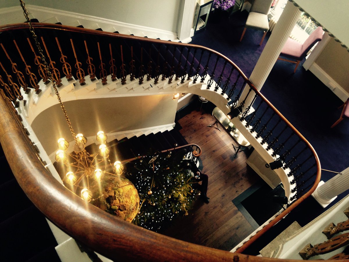 MurraysChi's tweet photo. Have you spied our feature #Christmas tree in the lobby?

#HoHoHo #ChristmasTree #Festive #TheShipHotel https://t.co/F89bbRXqVX