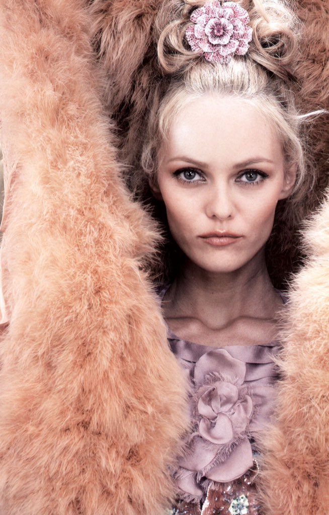 Happy birthday to the beautiful Vanessa Paradis  